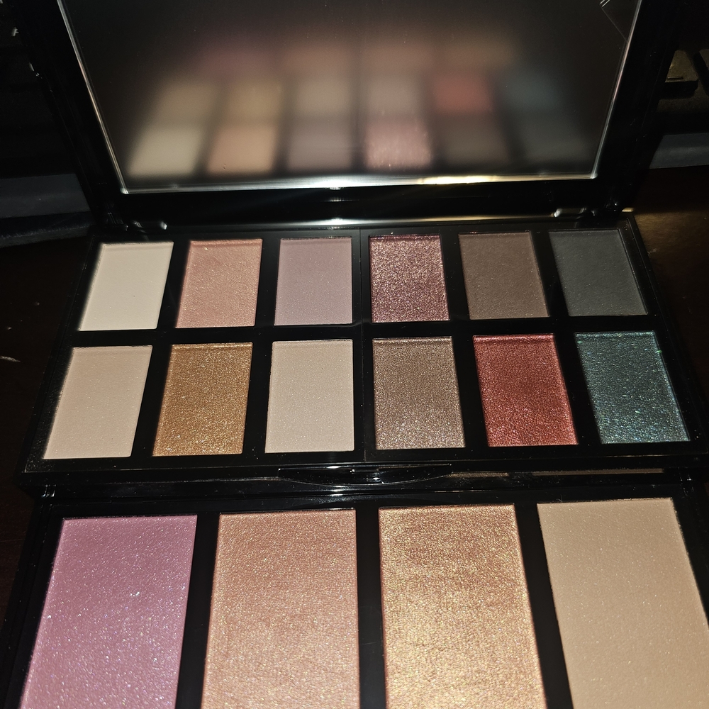 Lancome A Parisian Wunderlust Eye and Face Palette - New Without Box